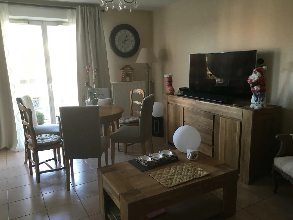 Appartement Avec Balcon Ville-la-Grand 0*,